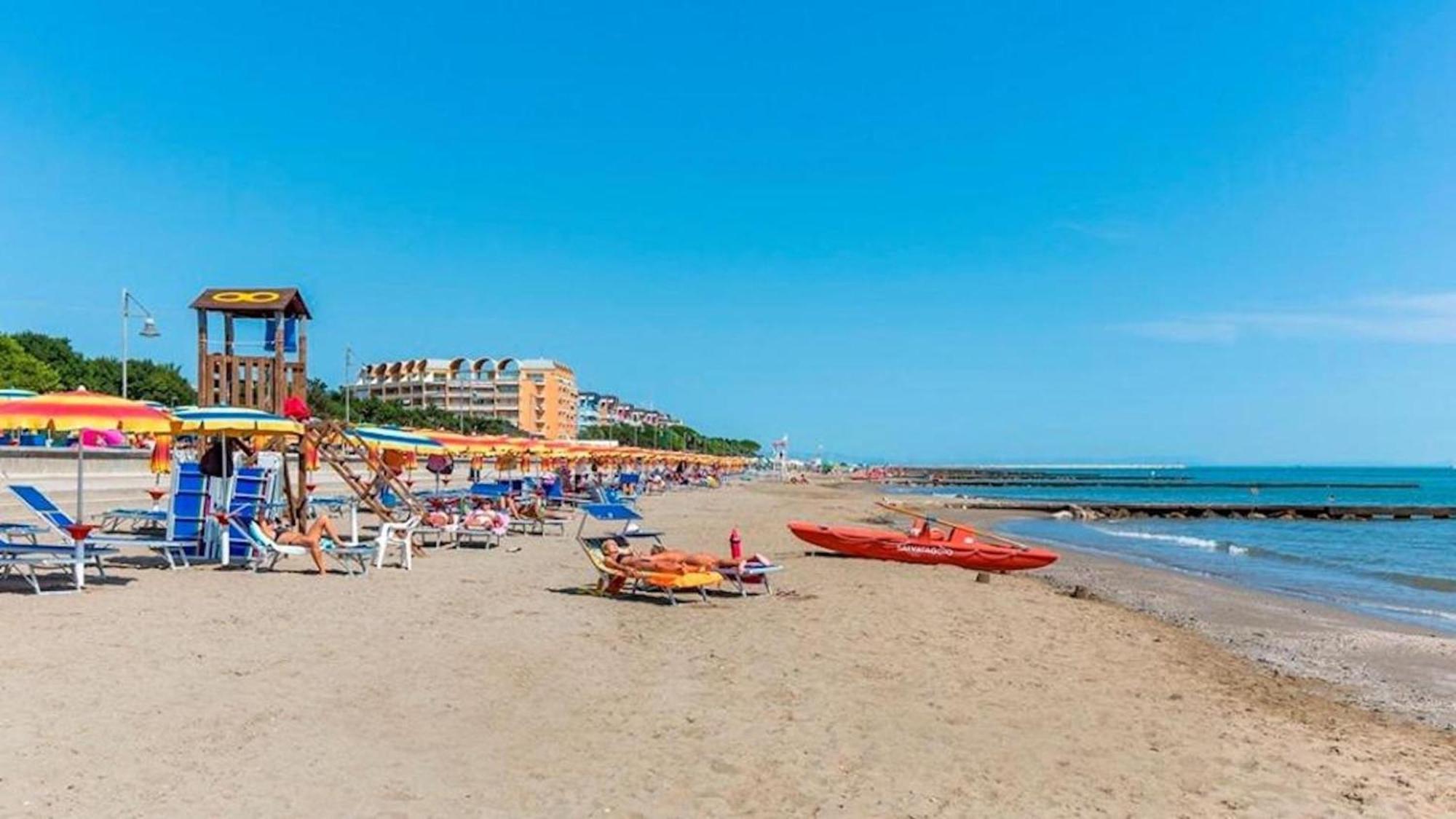 Renovated Flat With A Stunning Terrace Daire Porto Santa Margherita di Caorle Dış mekan fotoğraf